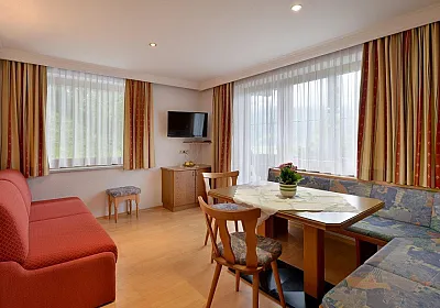 hausalpenlandferienwohnung1wohnzimmer.jpg